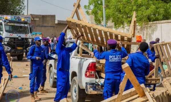 تشاد: حملة حازمة في قلب أنجمينا — البلدية تُزيح الفوضى عن شارع فيليكس مالوم