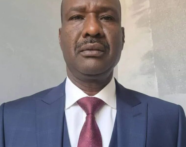 الأحتفاء بالتعيين أوالترقية بين تشجيع النجاح الظاهر ومطلب الأداء الحقيقي