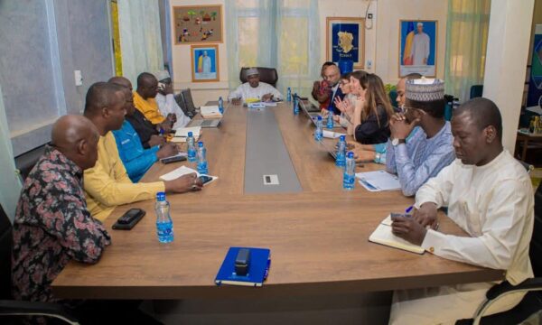 باريس وأنجمينا: شراكة المدن تتحرك… خبراء العاصمة الفرنسية في مهمة ميدانية لتعزيز صمود أنجمينا