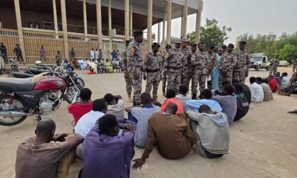 تشاد: عرض 36 مشتبهاً في قضايا جنائية بالعاصمة… وحملة أمنية واسعة تفكك شبكة منظمة