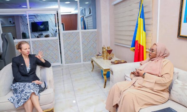 تشاد وبريطانيا تبحثان تعزيز التنسيق الإنساني… دعم متواصل وتحسين استهداف الفئات الهشة