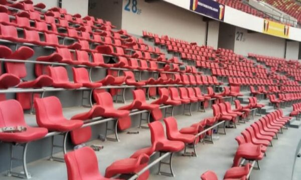 تخريب واسع بمدرجات ملعب إدريس ديبي بعد مباراة تشاد وبوروندي