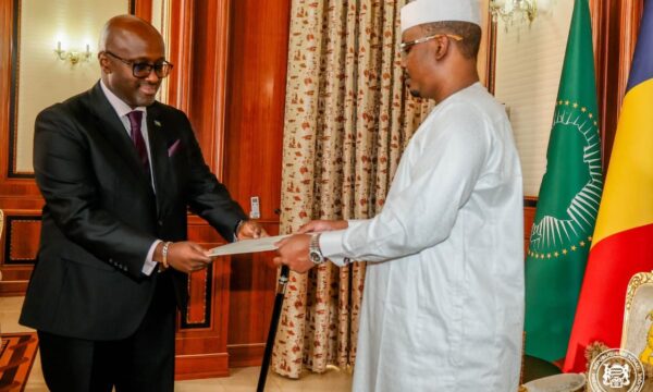 أنجمينا تستقبل وزير خارجية رواندا حاملاً رسالة من الرئيس كاغامي لتعزيز التعاون الثنائي