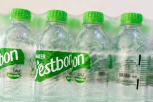 تشاد تسحب مياه “C’est Bon” من الأسواق بعد رصد مخالفات صحية