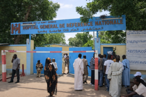 تسمم غذائي جماعي في أنجمينا يُدخل 17 شخصاً إلى المستشفى