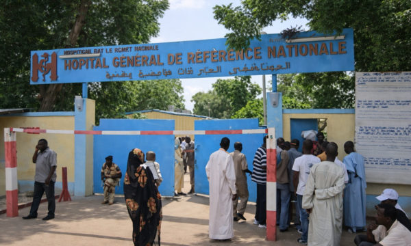 تسمم غذائي جماعي في أنجمينا يُدخل 17 شخصاً إلى المستشفى