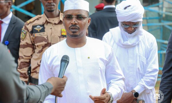 ديبي يلوّح بالقضاء ضد الشركات المتعثرة: لن نسمح بإهدار أموال التشاديين