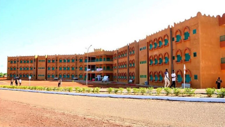 بوركينا فاسو تلزم المتفوقين بالدراسة في الجامعات المحلية