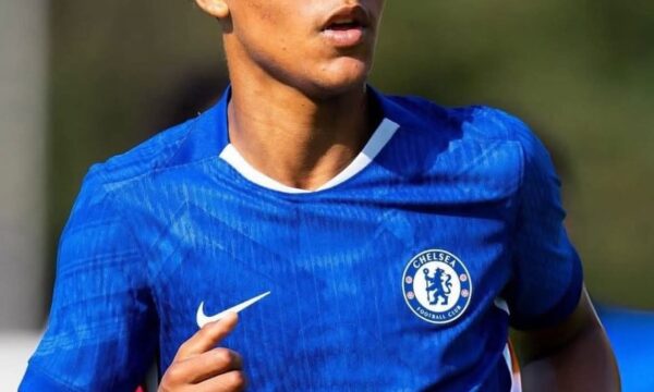 لاعبٌ كرة قدم تشاديُّ النبض يفرض حضوره على الملاعب الإنجليزية
