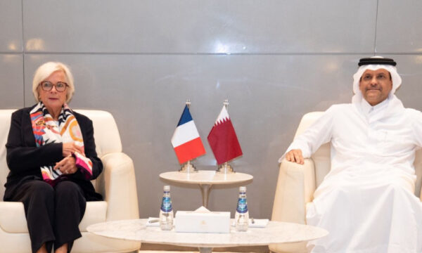 قطر وفرنسا تبحثان تعزيز التعاون الدفاعي خلال لقاء رفيع المستوى في الدوحة