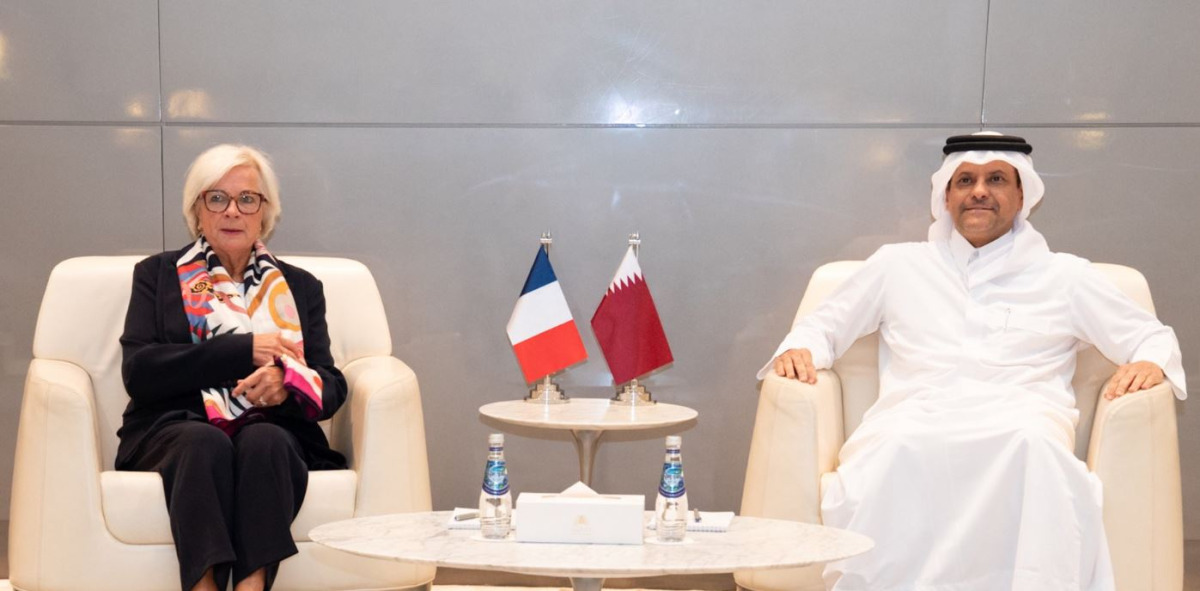 قطر وفرنسا تبحثان تعزيز التعاون الدفاعي خلال لقاء رفيع المستوى في الدوحة