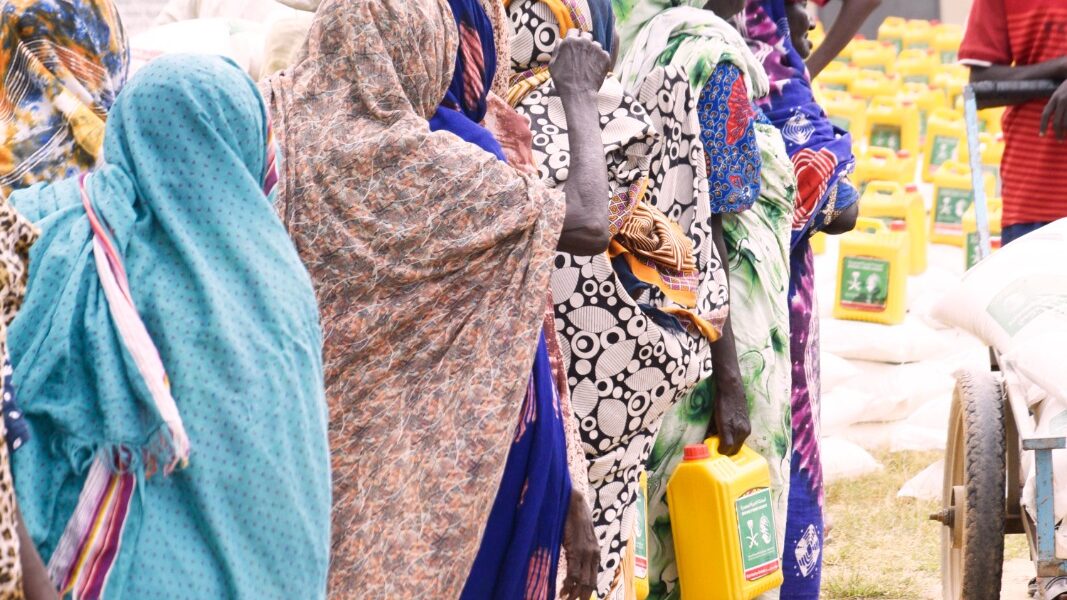 مركز الملك سلمان يوزع ألف سلة غذائية للأسر الأكثر احتياجًا في ولاية قيرا<p dir="rtl"><br><!--/data/user/0/com.samsung.android.app.notes/files/clipdata/clipdata_bodytext_260907_164444_779.sdocx--></p>
