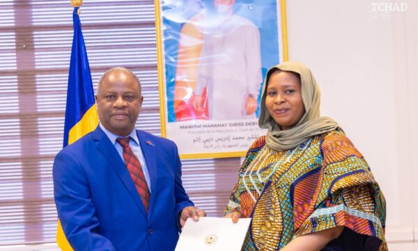 السفير الموريتاني الجديد لدى تشاد يقدّم نسخ أوراق اعتماده تمهيداً لمباشرة مهامه