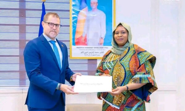 تشاد وإسبانيا تبحثان تعزيز التعاون الثنائي في السياسة والاقتصاد والدفاع