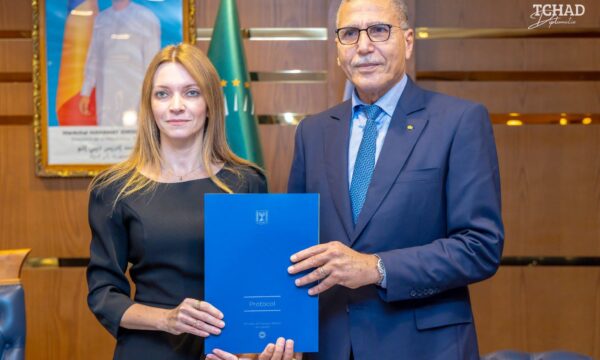 سفيرة إسرائيل لدى تشاد تقدم نسخ أوراق اعتمادها لوزير الخارجية